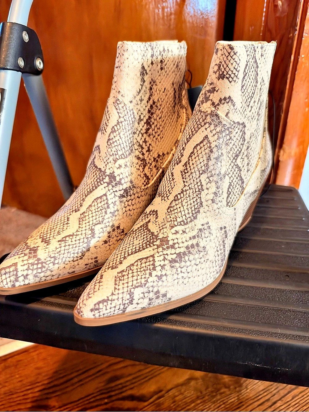 Forever 21 Snake Print Pointed Toe Ankle Boots NWT